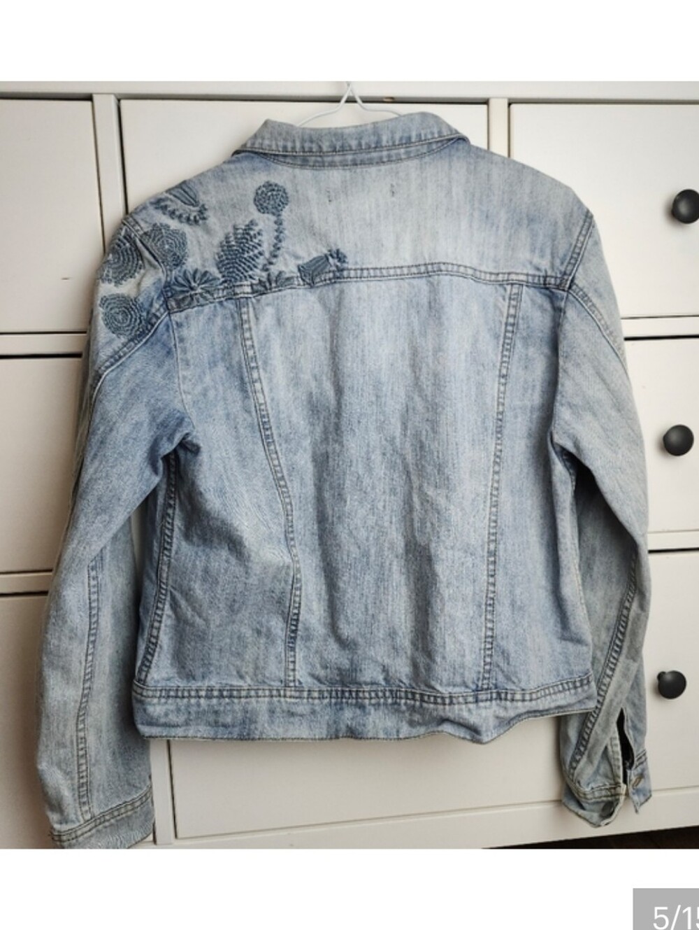 Saks fifth avenue Women's Floral embroidered Light Wash Faded Jean Jacket M - Picture 5 of 15